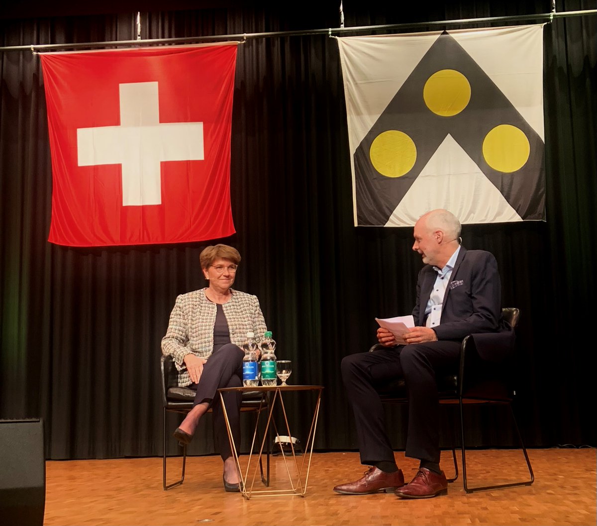 Ich bin überzeugt: Es lohnt sich, in die #Sicherheit für unsere Bevölkerung zu investieren – innerhalb und ausserhalb unserer Landesgrenze. Die #Schweiz kann und muss ihren Beitrag leisten für die internationale Sicherheit und Stabilität. #Holziken <a href="/SVPch/">SVP Schweiz</a> bit.ly/3KOcx41
