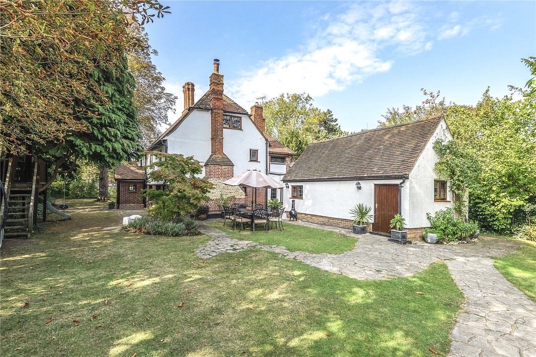 seeds_dandelion's tweet photo. Another successful planning outcome for this 16th century render, brick, flint and plain tiled, detached, grade II listed building. Our clients were delighted.#listed #listedbuilding #listedbuildings #gradeII #conservation #C16th #house #heritage https://t.co/2Dvp2h3NCJ