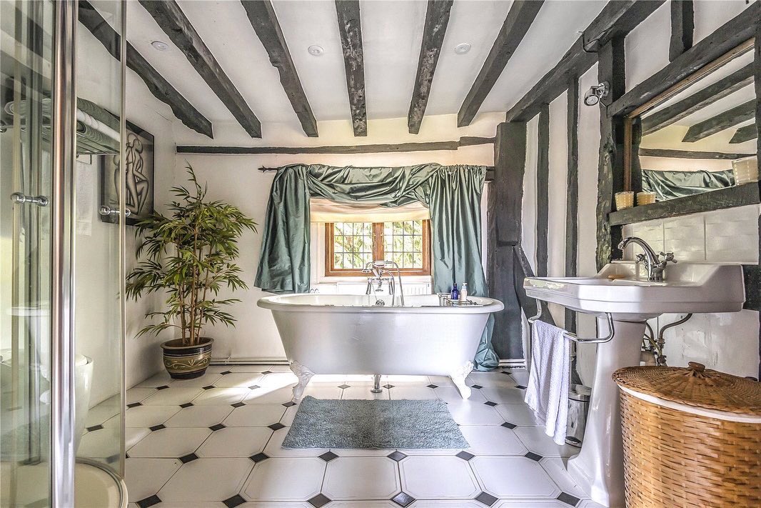 seeds_dandelion's tweet photo. Another successful planning outcome for this 16th century render, brick, flint and plain tiled, detached, grade II listed building. Our clients were delighted.#listed #listedbuilding #listedbuildings #gradeII #conservation #C16th #house #heritage https://t.co/2Dvp2h3NCJ