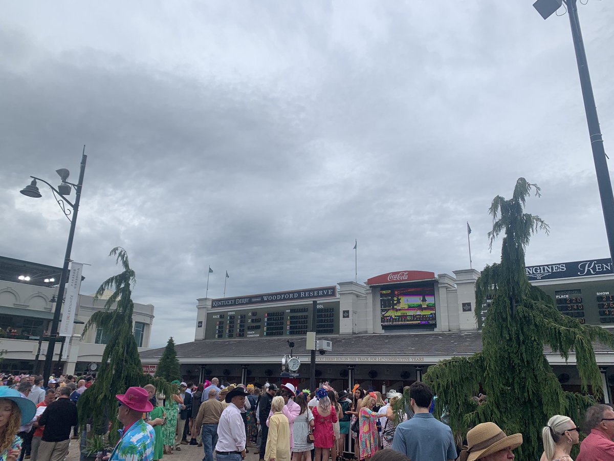 Greetings from Thurby (the Derby for the locals)! <a href="/BFLouEleanor/">Eleanor Tolbert</a> and I are scoping out the scene and will tweet from this thread with updates for <a href="/BFLouisville/">Louisville Business First</a>.