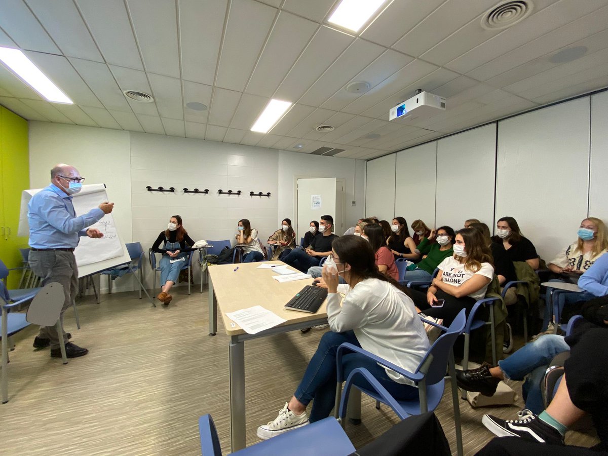 UDMAFICclinic's tweet photo. Avui Taller d’Introducció a l’Atenció Comunitària amb docents de luxe, disfrutant de l’aprenentatge i coneixent el barri @Joan_gene @Rocio_1106 @CAPSBEsq https://t.co/0vrZTjIhma