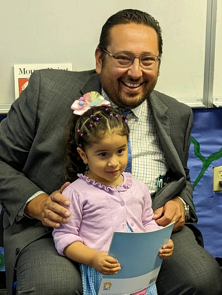 VenturaCOE's tweet photo. Your words have the power to shape their world. Join Dr. César Morales, Ventura County Superintendent of Schools, in raising awareness about the importance of reading by taking 5 minutes to read to your little learner not just today, but every day! #F5VC #Take5VC #CA4AllKids https://t.co/h26Vv3u3KF