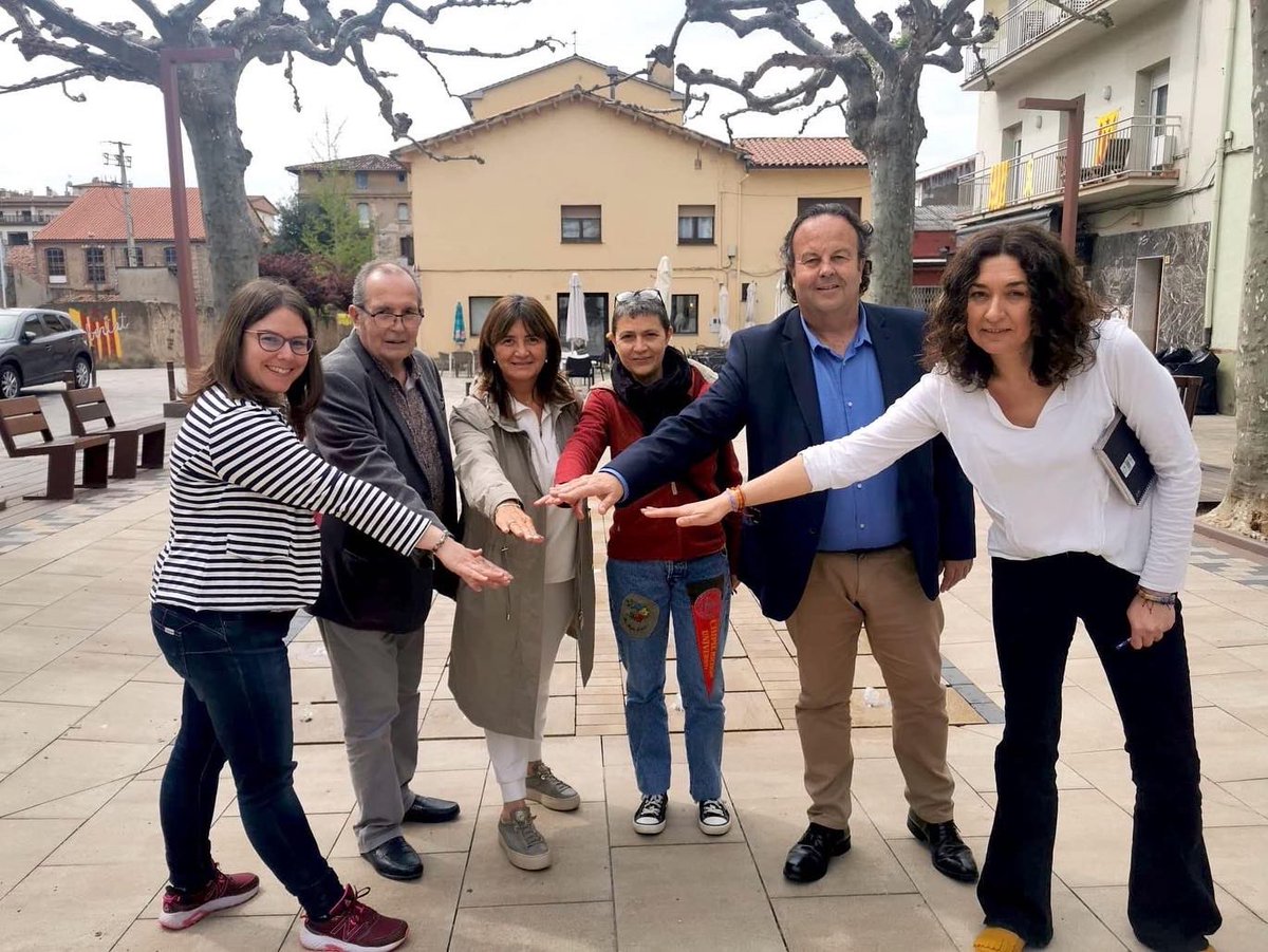 AjCampdevanol's tweet image. 📌Campdevànol i @TourismeAmelie s’uneixen en un projecte #transfronterer amb l’aigua com a nexe comú💦💦

👉El projecte té una clara intencionalitat de promoció turística i econòmica, amb diverses accions que es portaran a terme en els mesos vinents

ℹ️ bit.ly/3vLecTy