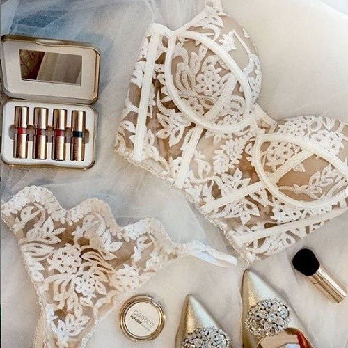 MissEdieBritt's tweet photo. ~ "𝘏𝘰𝘯𝘦𝘺, 𝘵𝘩𝘢𝘵'𝘴 𝘸𝘩𝘢𝘵 𝘦𝘷𝘦𝘳𝘺 𝘨𝘰𝘰𝘥 𝘨𝘪𝘳𝘭 𝘴𝘢𝘺𝘴, 𝘫𝘶𝘴𝘵 𝘣𝘦𝘧𝘰𝘳𝘦 𝘴𝘩𝘦 𝘣𝘦𝘤𝘰𝘮𝘦𝘴 𝘢 𝘣𝘢𝘥 𝘨𝘪𝘳𝘭. 𝘛𝘳𝘶𝘴𝘵 𝘮𝘦, 𝘐 𝘬𝘯𝘰𝘸." https://t.co/KTBeKL03FA