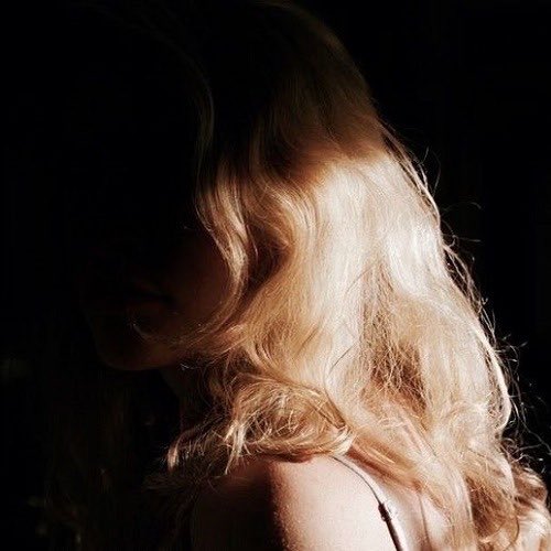 MissEdieBritt's tweet photo. ~ "𝘏𝘰𝘯𝘦𝘺, 𝘵𝘩𝘢𝘵'𝘴 𝘸𝘩𝘢𝘵 𝘦𝘷𝘦𝘳𝘺 𝘨𝘰𝘰𝘥 𝘨𝘪𝘳𝘭 𝘴𝘢𝘺𝘴, 𝘫𝘶𝘴𝘵 𝘣𝘦𝘧𝘰𝘳𝘦 𝘴𝘩𝘦 𝘣𝘦𝘤𝘰𝘮𝘦𝘴 𝘢 𝘣𝘢𝘥 𝘨𝘪𝘳𝘭. 𝘛𝘳𝘶𝘴𝘵 𝘮𝘦, 𝘐 𝘬𝘯𝘰𝘸." https://t.co/KTBeKL03FA