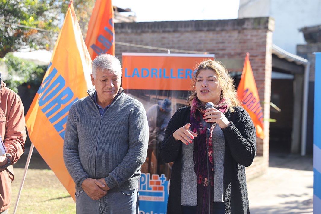 👷🏼‍♀️👷🏻La secretaria <a href="/torresgabito/">Gaby Torres</a> y el secretario general de <a href="/UolraG/">Uolra Gremiales</a>, <a href="/CaceresUOLRACGT/">Luis Cáceres</a>, participaron de la inauguración del primer espacio de escucha y acompañamiento para las y los trabajadores ladrilleros en #FlorencioVarela.