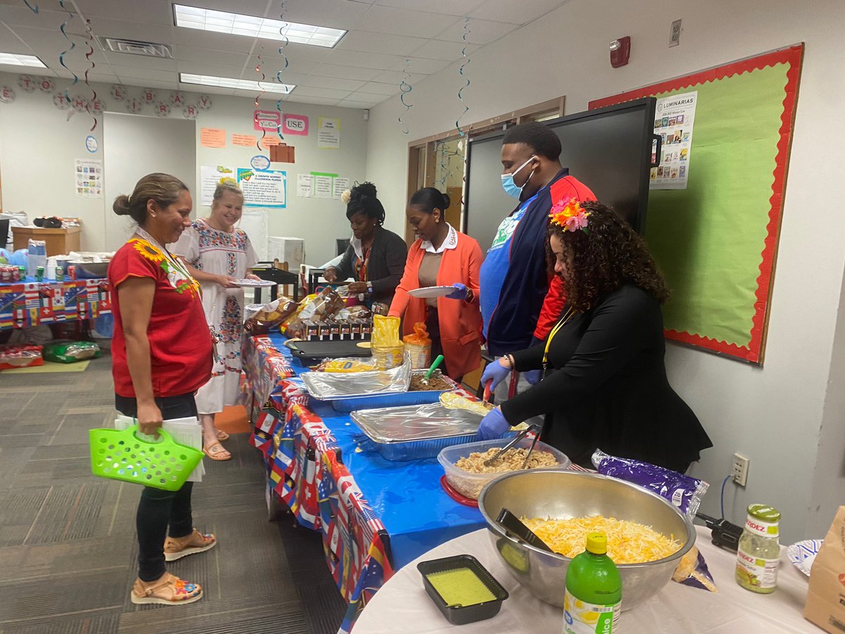 EdwardTitche's tweet photo. Today our tourists traveled to Mexico to celebrate 5 de Mayo with a taco and nacho bar! 🇲🇽 ✈️ #BestTeachersInTheWorld #TitcheTiger #TeacherAppreciationWeek @ACEDallasISD @dallasschools @DianaVNunez @AaronMShannon @samira_salva https://t.co/21KZQ0E5l5
