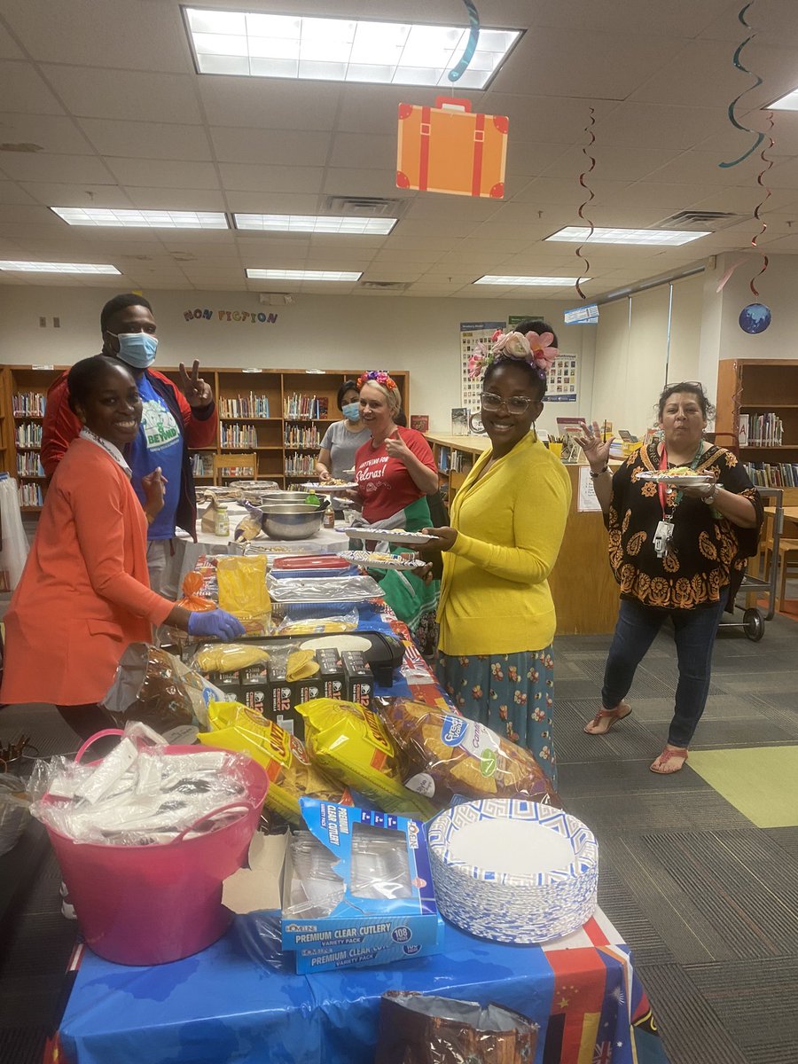 EdwardTitche's tweet photo. Today our tourists traveled to Mexico to celebrate 5 de Mayo with a taco and nacho bar! 🇲🇽 ✈️ #BestTeachersInTheWorld #TitcheTiger #TeacherAppreciationWeek @ACEDallasISD @dallasschools @DianaVNunez @AaronMShannon @samira_salva https://t.co/21KZQ0E5l5