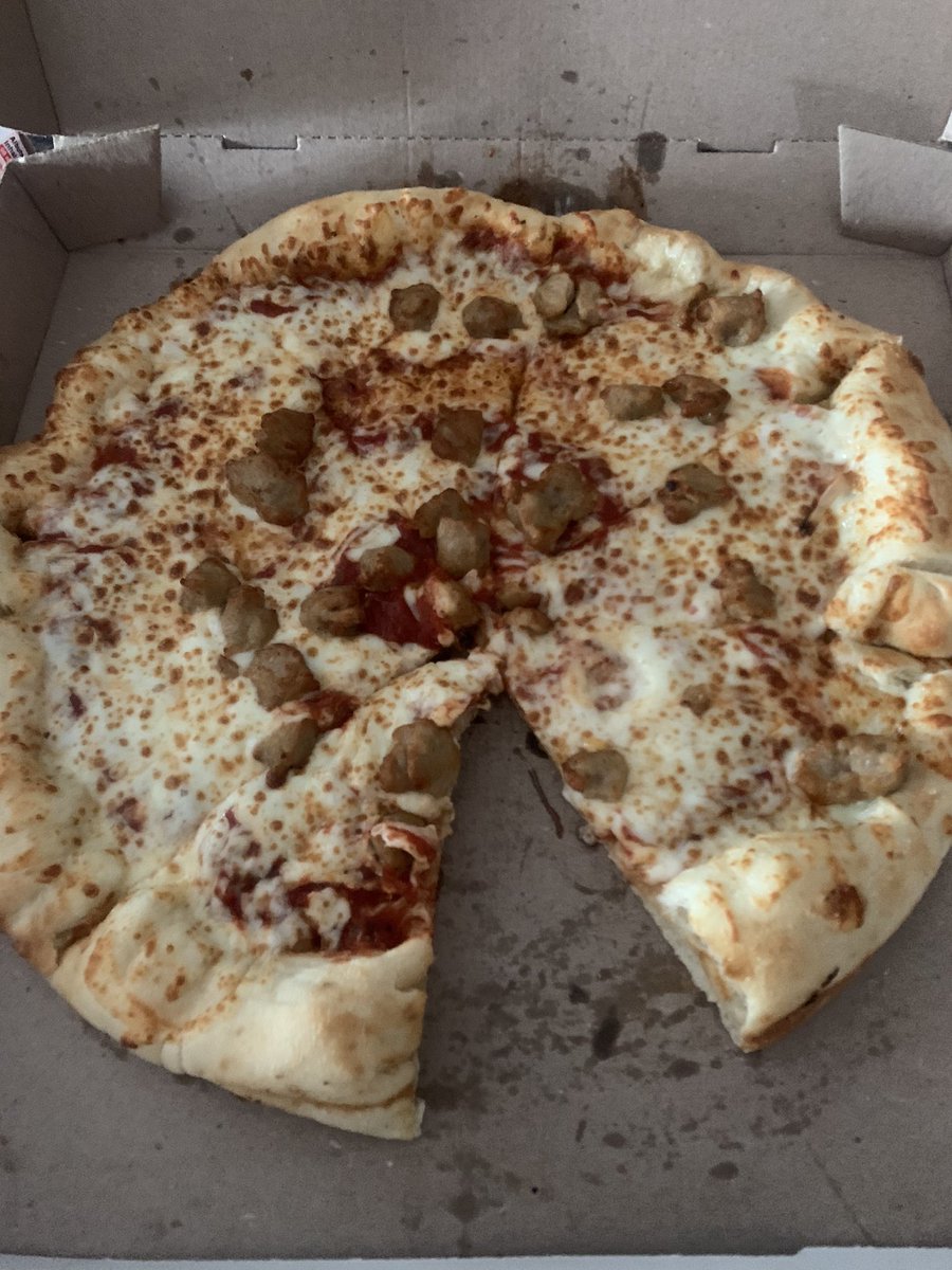 patric_lang's tweet photo. These look the same to you? @littlecaesars https://t.co/8hYkheFV5k
