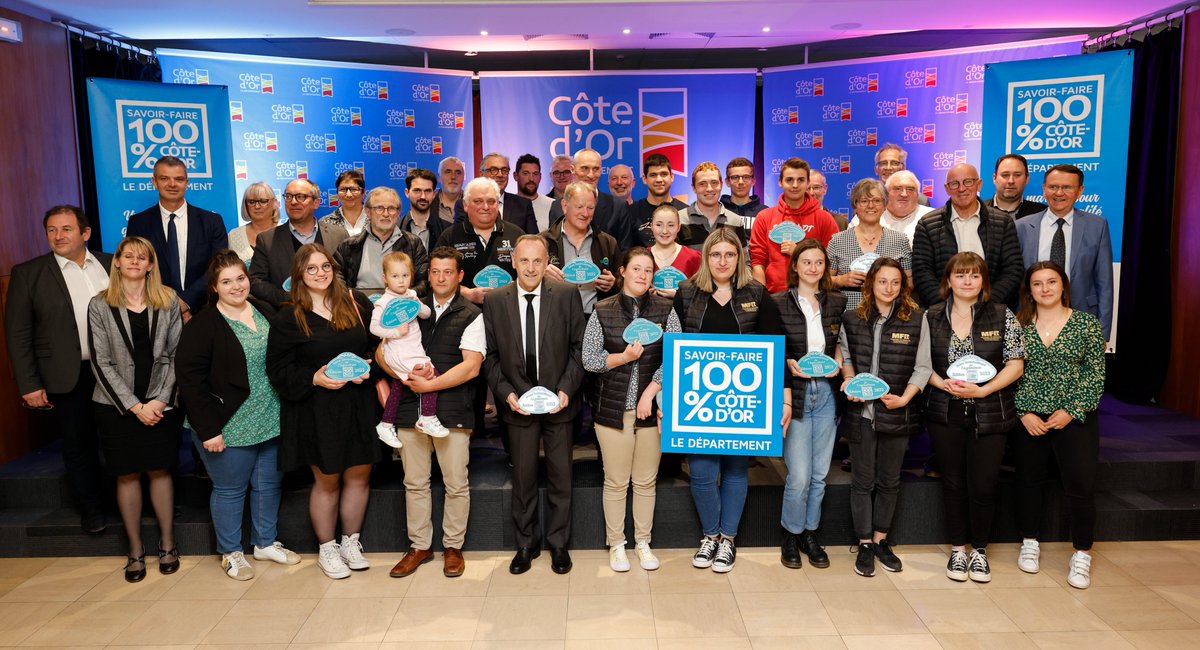 CD_CotedOr's tweet photo. 👩‍🌾Les agriculteurs côte-d'oriens à l'honneur !

🏅Les médaillés au concours général agricole, qui se tenait à l'occasion du dernier @Salondelagri, ont été reçus au @CD_CotedOr ce soir. 
🏆61 exploitations de Côte-d'Or ont été récompensées en 2022, soit 72 médailles et 120 titres! https://t.co/DWbykz1XnP
