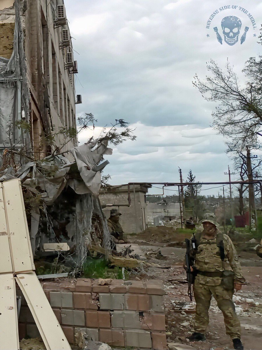 GREY_Z0NE's tweet photo. The stealth infantry of the assault detachments of the “Wagner Group”, which is knocking out an opponent from Popasna in the Luhansk region, which has become one of the hottest spots in the Donbass https://t.co/ASXoGmnllG