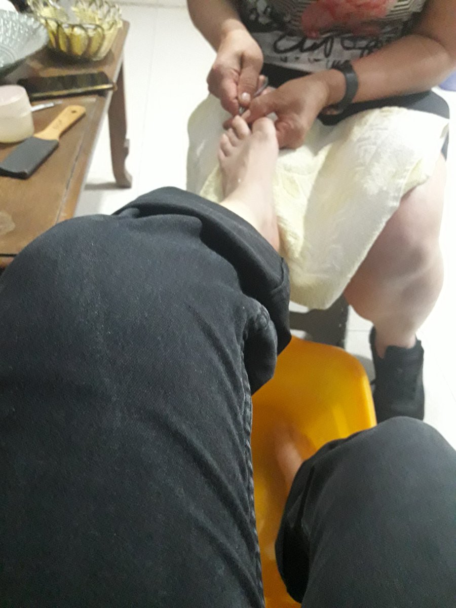 MistressSultan's tweet photo. Akşam bakımı 👣🍷 #ayakyalama #ayakfetisi #ayakkolesi #pedikür #fetiş #koelearıyorum #koele #finansalkoele #trendyolkoelesi #finansalenayi #enayi #finansalyardım #köpek #BDSMTURKIYE https://t.co/WIDojVTtUe