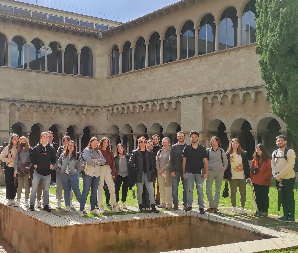 BCNstructures's tweet photo. Visitem el Monestir de St Cugat del Vallès (BCIN) amb els alumnes de l'optativa de rehabilitació estructural de l'@_etsav_. Tres hores intenses d'anàlisi patrimonial, constructiva, estructural i històrica d'aquesta joia vallesana en la que hi hem treballat en un parell de fases https://t.co/J4GVKXhSWa
