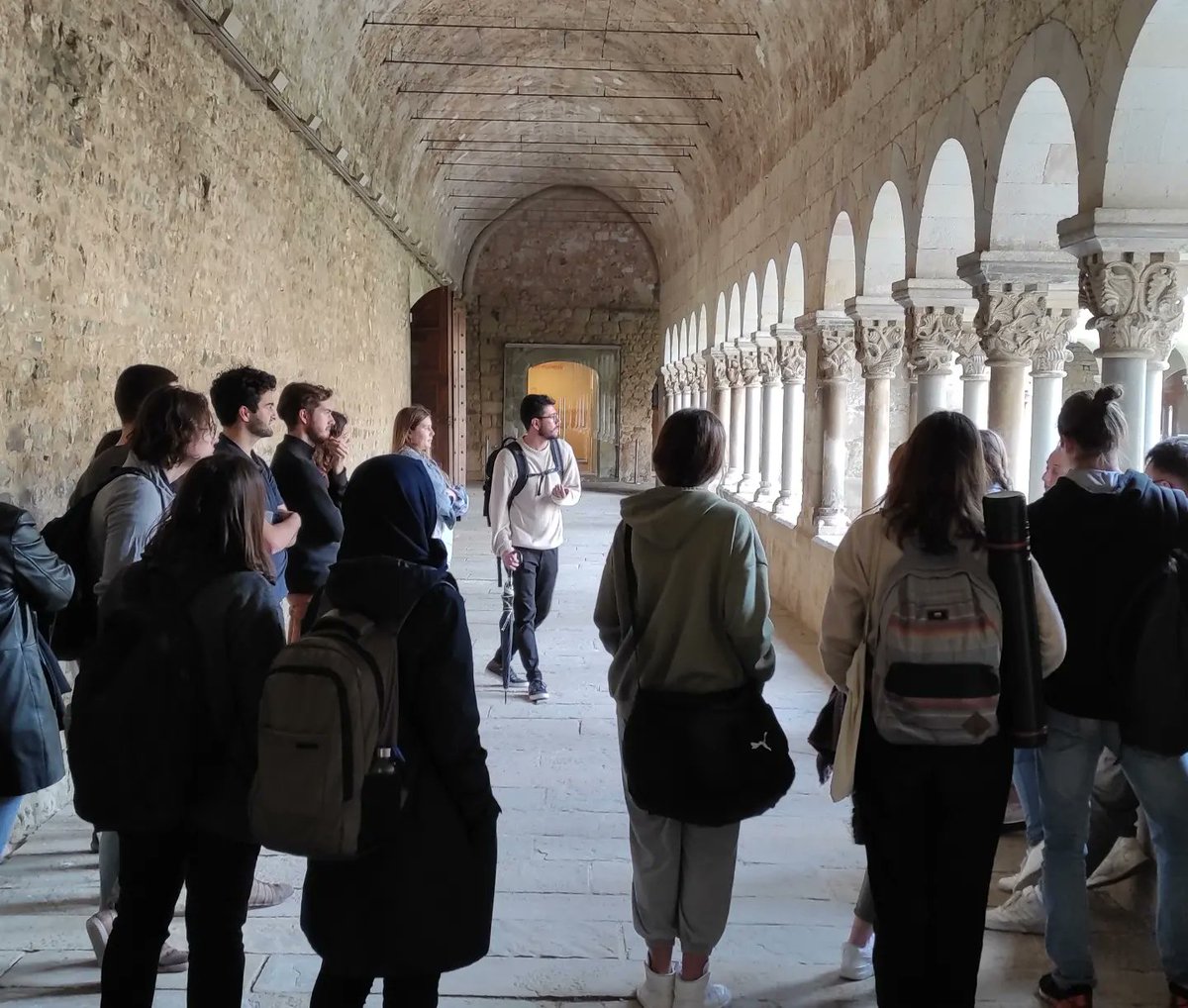 BCNstructures's tweet photo. Visitem el Monestir de St Cugat del Vallès (BCIN) amb els alumnes de l'optativa de rehabilitació estructural de l'@_etsav_. Tres hores intenses d'anàlisi patrimonial, constructiva, estructural i històrica d'aquesta joia vallesana en la que hi hem treballat en un parell de fases https://t.co/J4GVKXhSWa
