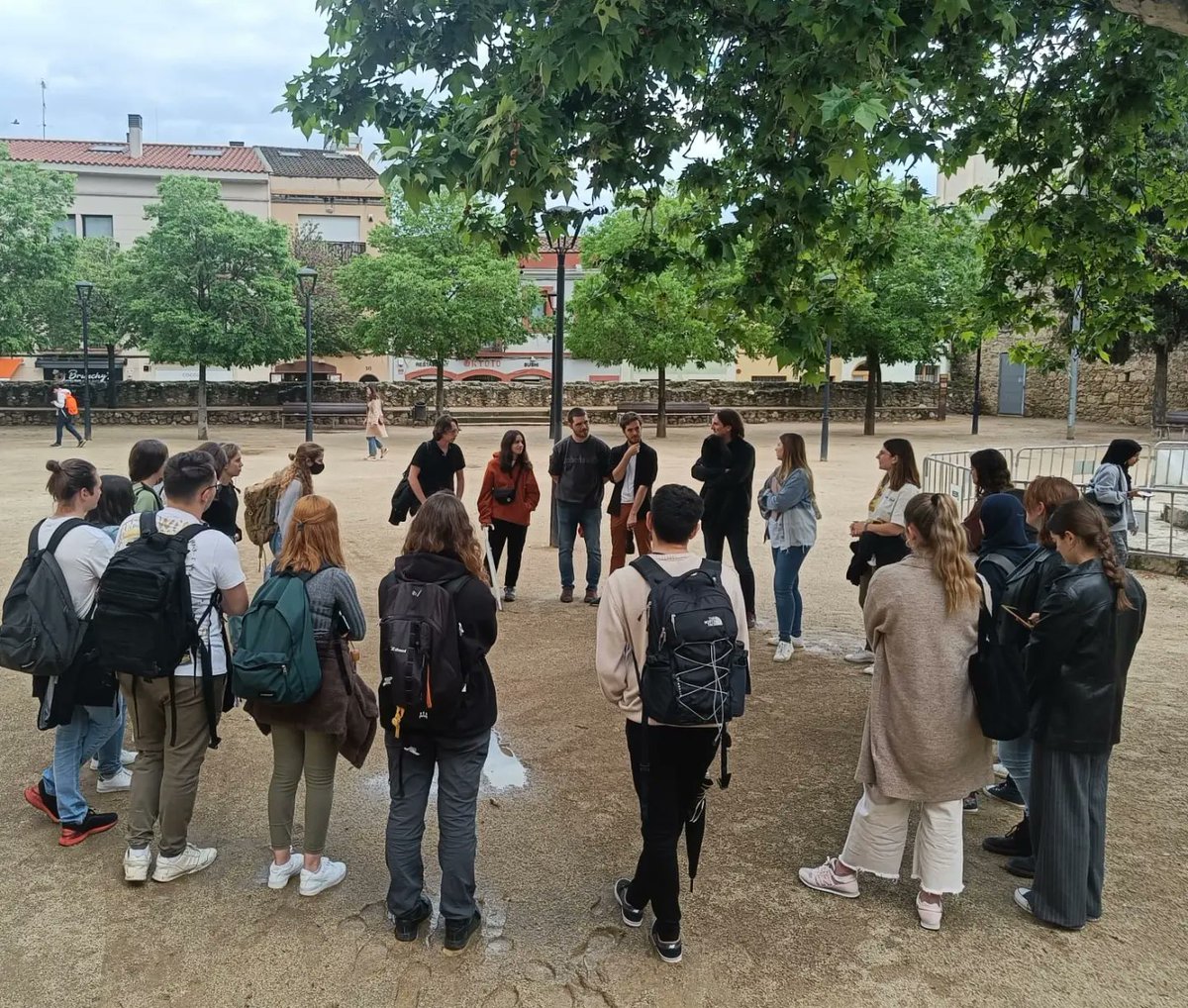 BCNstructures's tweet photo. Visitem el Monestir de St Cugat del Vallès (BCIN) amb els alumnes de l'optativa de rehabilitació estructural de l'@_etsav_. Tres hores intenses d'anàlisi patrimonial, constructiva, estructural i històrica d'aquesta joia vallesana en la que hi hem treballat en un parell de fases https://t.co/J4GVKXhSWa