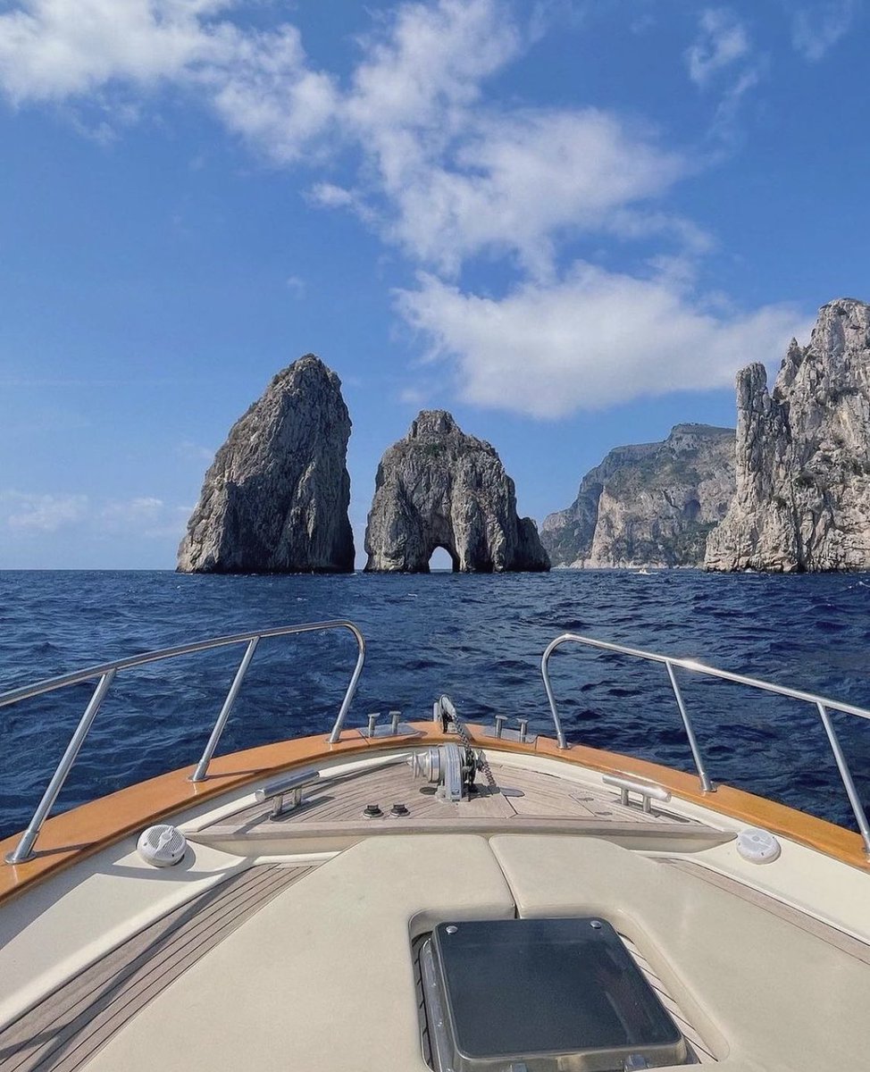 tmbIrpics's tweet photo. Capri views from the water  💦 ✨ https://t.co/YDLampNZ6N