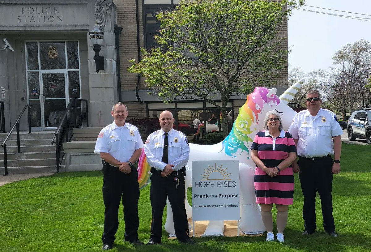 NTPoliceDept's tweet photo. The Hope Rises "Prank for a Purpose" Unicorn has arrived at the North Tonawanda Police Department from our friends at the Lockport Police Department.
https://t.co/kJyEJorfTv #LockportPD #hoperises #prankforapurpose https://t.co/1o7oKn627y