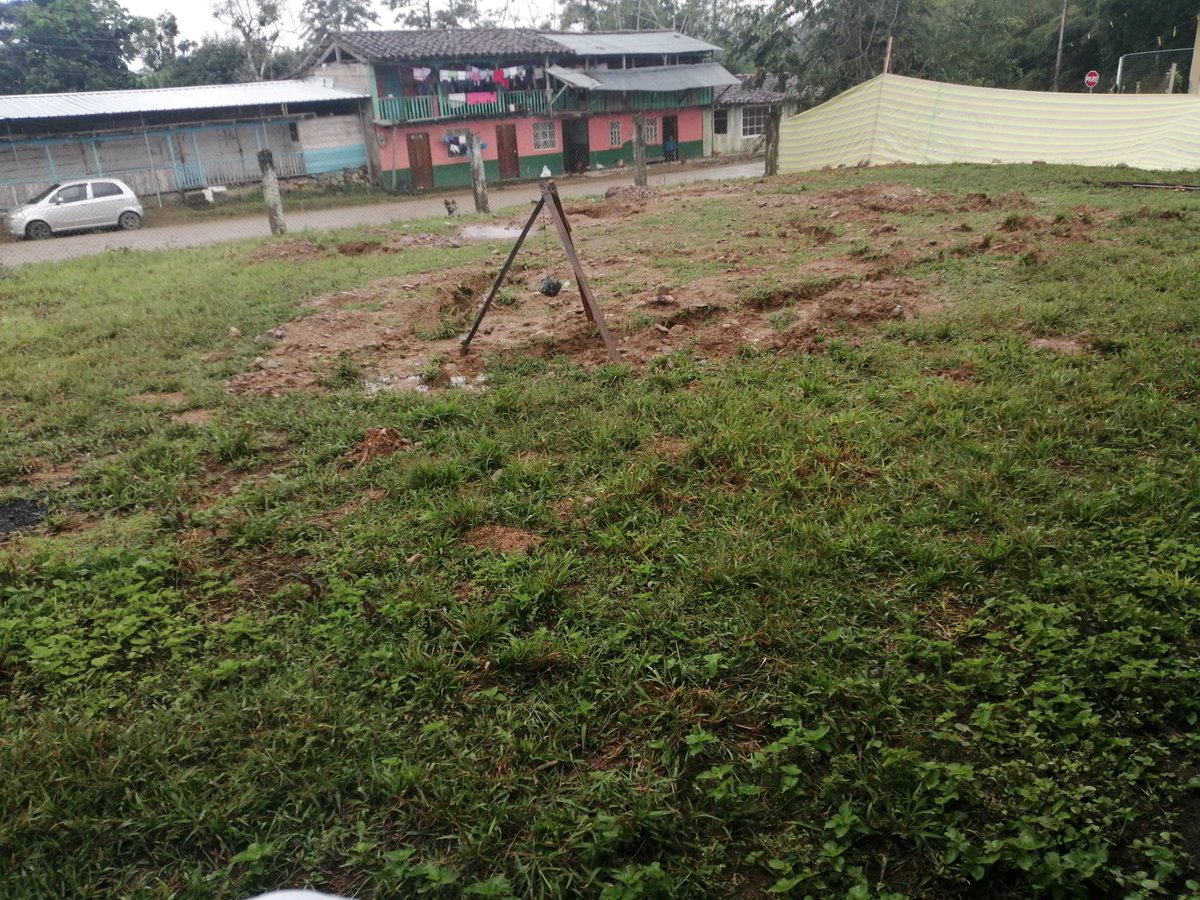 En acto formal hoy
se realizó la colocación de la primera piedra, para la construcción de un bloque de aulas para la Esc. Segundo Cueva Celi, bajo convenio entre GAD de Paquisha y Coordinación Zonal 7 - E por un monto de 90973, 26 beneficiando a 250 estudiantes.
<a href="/camiloaep/">Camilo Espinosa</a>