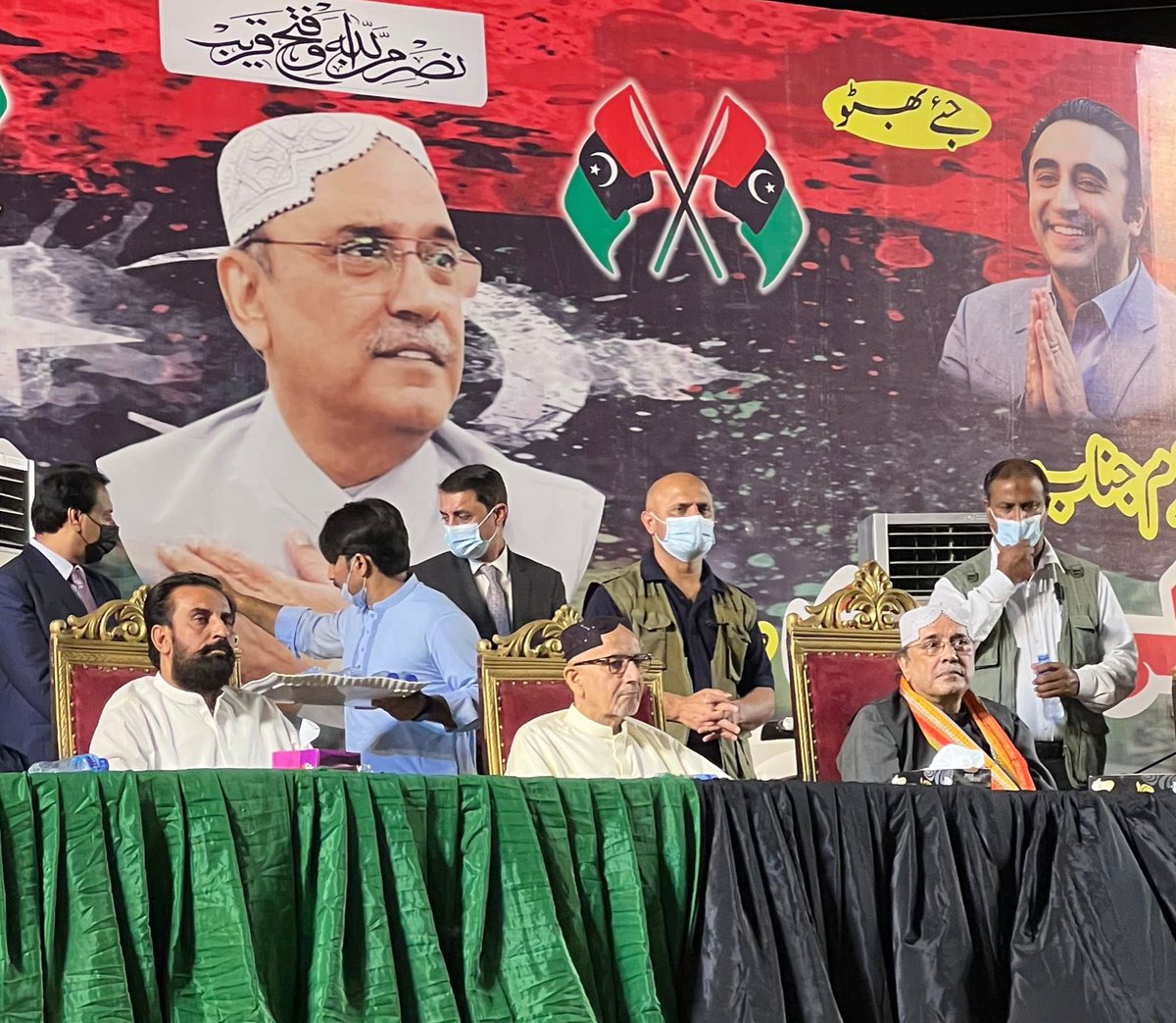 haji_madad's tweet photo. نواب شاہ
 پاکستان پیپلزپارٹی پارلیمنٹرینز کے صدر آصف علی زرداری کی اپنے حلقہ انتخاب کے کارکنان سے ملاقات

نواب شاہ: صدر آصف علی زرداری کی کارکنان سے ملاقات کے موقع پر پی پی پی کے مرکزی رہنما و سابق صوبائی وزیر حاجی علی مدد جتک ودیگر موجود بھی موجود تھے https://t.co/6XrjZIjiEc