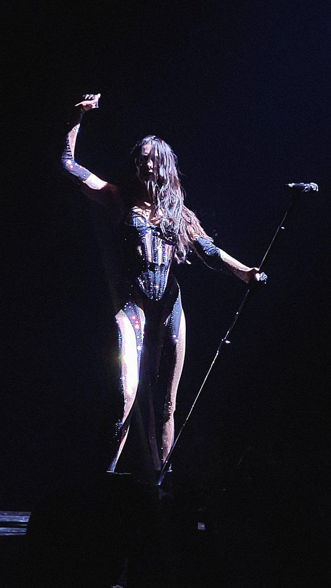futuremysterye's tweet photo. Female Alpha #FutureNostalgiaTour #FNTourO2 https://t.co/v3ikBV18yr