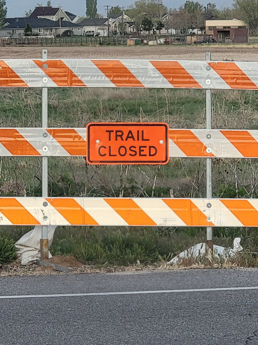 osaneats's tweet photo. Worst sign ever. #running https://t.co/kpEBCfzgyC