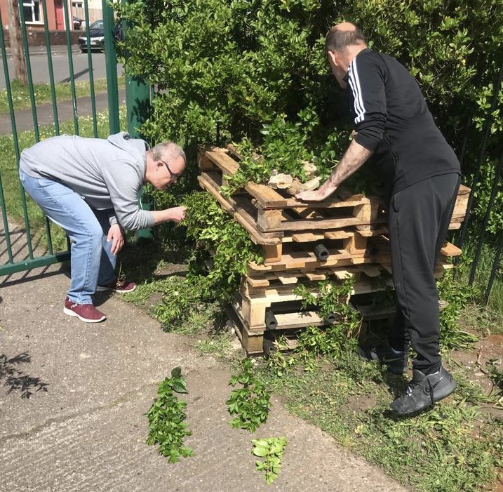 DayDoncaster's tweet photo. What a busy week @ #Rossington SMILE & it’s not Friday yet. Jubilee Party invitations have been written & after final discussions, the list of resources has been added to #GreenerCleaner project plan. The bug hotel building has started and pots have been painted! #coproduction https://t.co/bMsDH4NnpR