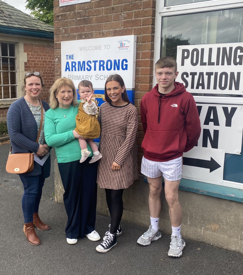 jak_ie's tweet image. This is all for little Mollie in the picture. I am so blessed to be able to take a picture of 4 generations of females in my family. I owe them a dept of gratitude for their support throughout this campaign. #AE22 #VoteForTheirFuture 
#VoteForChange
#VoteCoade1 #Newry_Armagh