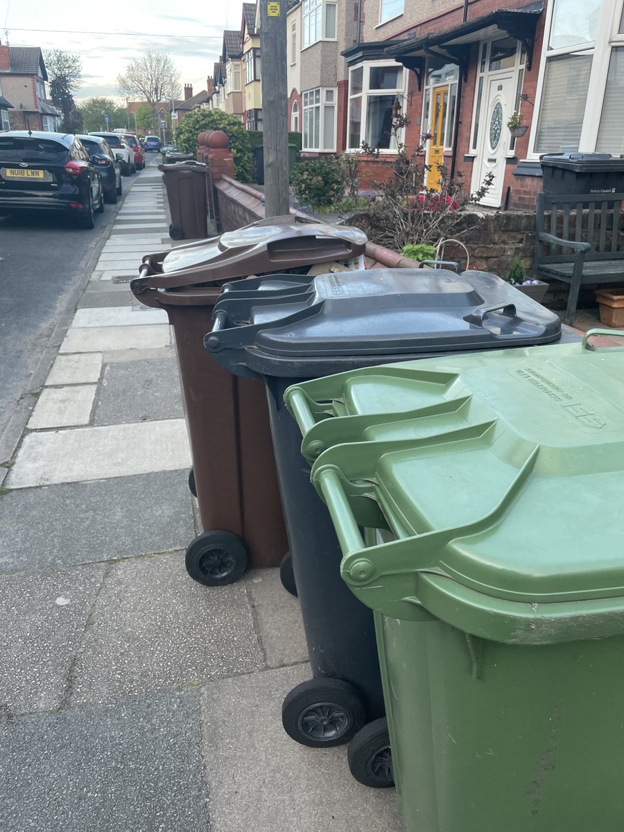 JamiesonSimon's tweet photo. ⁦@seftoncouncil⁩ ⁦@seftonlabour⁩ so bin situation a joke come clean this isn’t operational difficulties is union issues ⁦@CllrDDutton⁩ ⁦@seftontories⁩ https://t.co/VmjHaVQ0mL