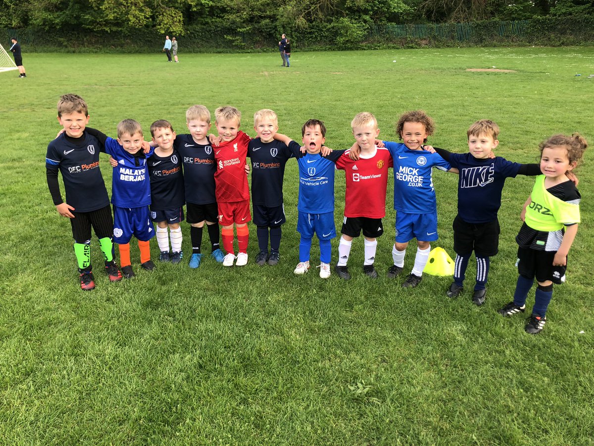 FeederFc's tweet photo. Feeder 5s - Pocket Passing On Week 5, Crazy 😜💯💙 #worldys #grassrootsfootball @NonLeague16 https://t.co/7FhgszKx4V