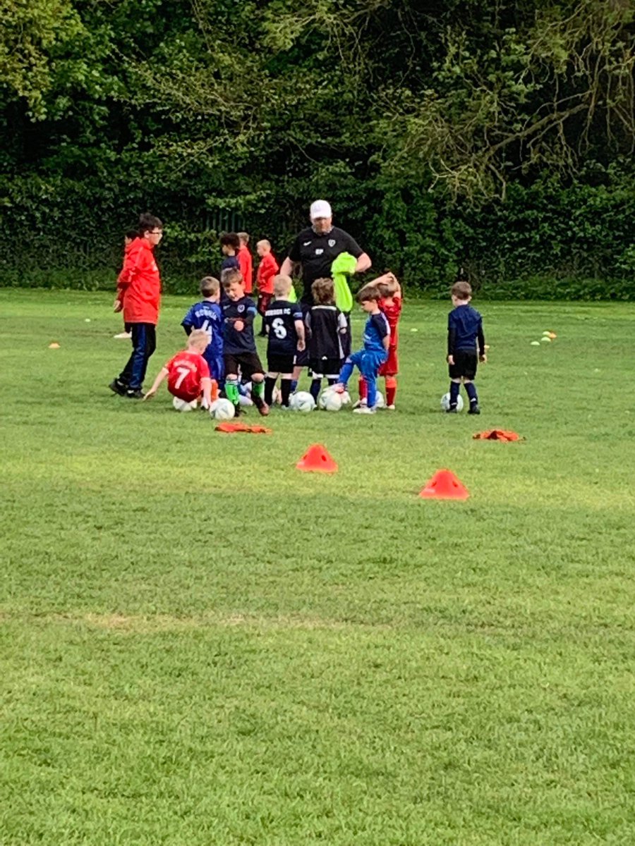 FeederFc's tweet photo. Feeder 5s - Pocket Passing On Week 5, Crazy 😜💯💙 #worldys #grassrootsfootball @NonLeague16 https://t.co/7FhgszKx4V