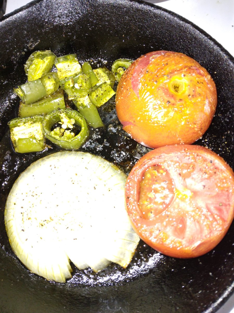dugtex's tweet photo. Mx flag salsa on deck
Happy Cinco de mayo https://t.co/5zEe4hal8P
