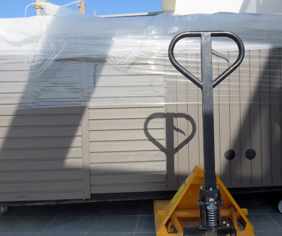 When deciding what is the best to buy, there are 10 factors to consider:
1. Dealer
2. Hot tub shell construction
3. Insulation
4. Quality parts
5. Plumbing
6. Heat recovery system
7. Filtration System
8. Therapeutic vs. entertainment needs
10. Accessory components
11. Warranty