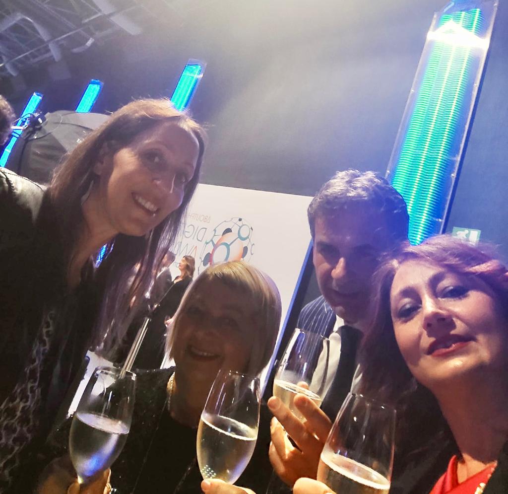 APMARR_ITALIA's tweet photo. 📢 Anche APMARR presente agli @AboutPharmaHPS Digital Awards, ai quali siamo candidati con la campagna di informazione e sensibilizzazione sulle malattie reumatologiche e rare #diamoduemani21 🤩
#APMARR #dallapartedellepersonesempre #DigitalAwards https://t.co/0RcOvGr5Nt