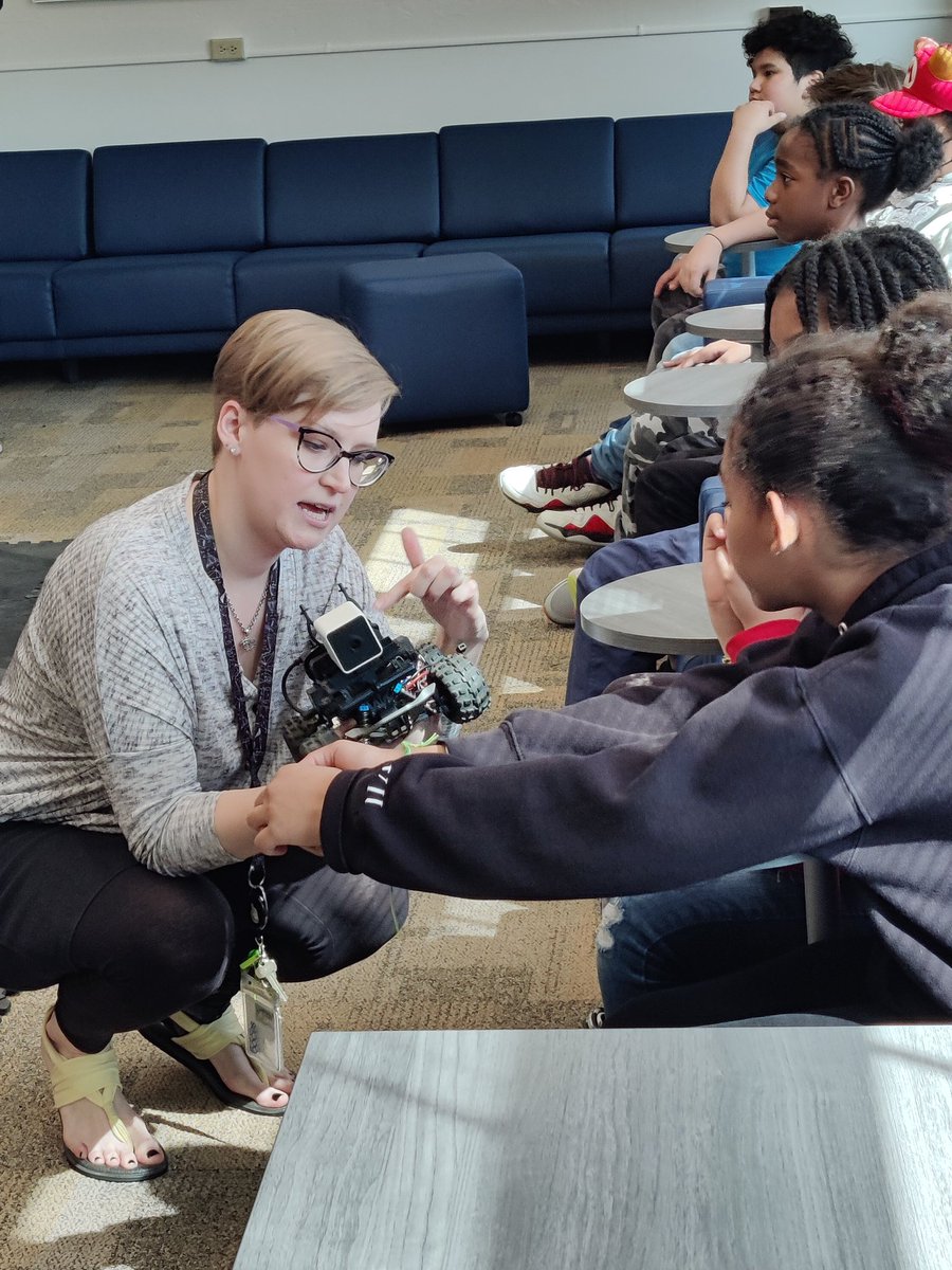 learnersRpeople's tweet image. The kids fed off of @Ms_Liz_Wood 's enthusiasm and inquiry thinking as they learned from our guest experts!  Thanks for helping us access great local resources!