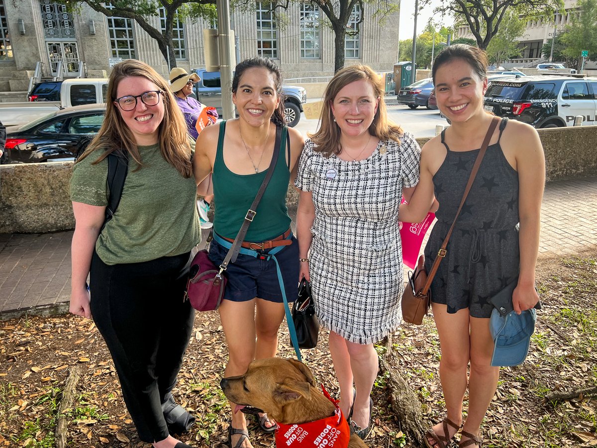 LizziePFletcher's tweet photo. So great to catch up with #TeamLizzie OGs who go all the way to the earliest days of our campaign in 2017 at the #BansOffOurBodies rally! https://t.co/1TeCsO7KxL