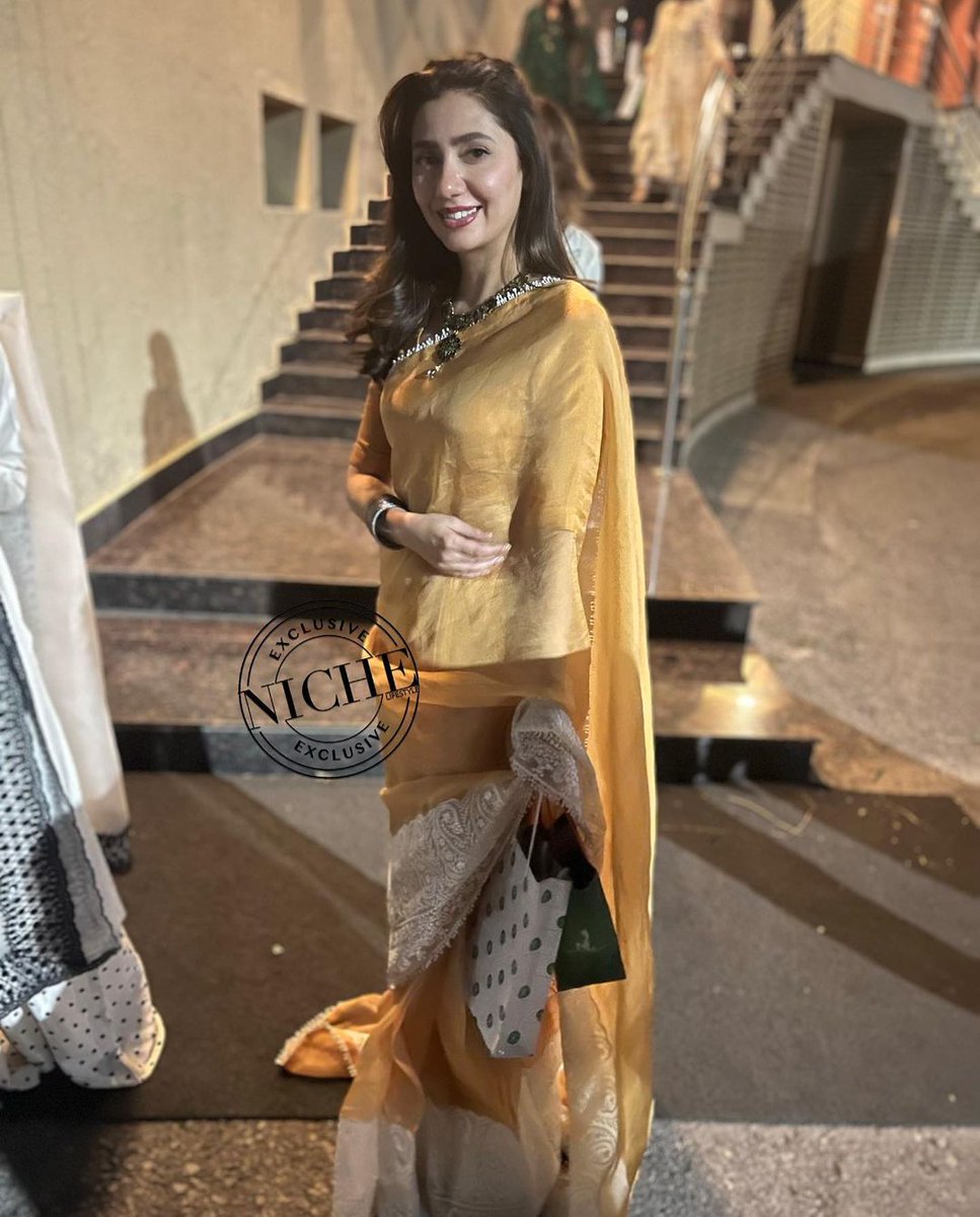 farighhinsaan's tweet photo. Haseen MashaAllah♥️♥️♥️👑
@TheMahiraKhan https://t.co/R7cOrjy2r1