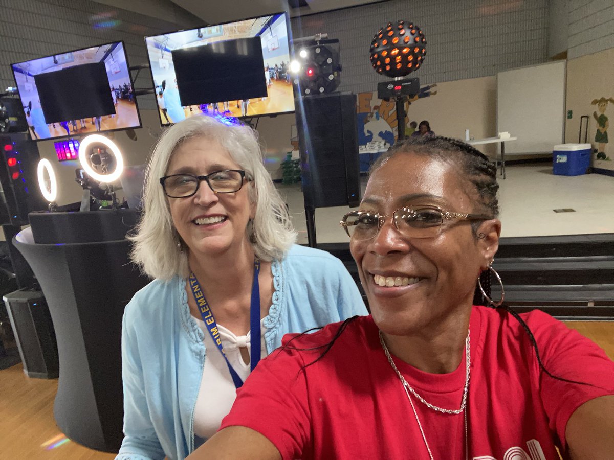 MsTHill70's tweet photo. Administrators rocking it out at the 3rd/4th grade dance @LakeRimES #funtimes #Explorerville #PrincipalUploading #Mygraduationistomorrow!
@NELA_NCSU @TPierrie @ChalmersMelody @cindymccormic https://t.co/BIeze9zheh
