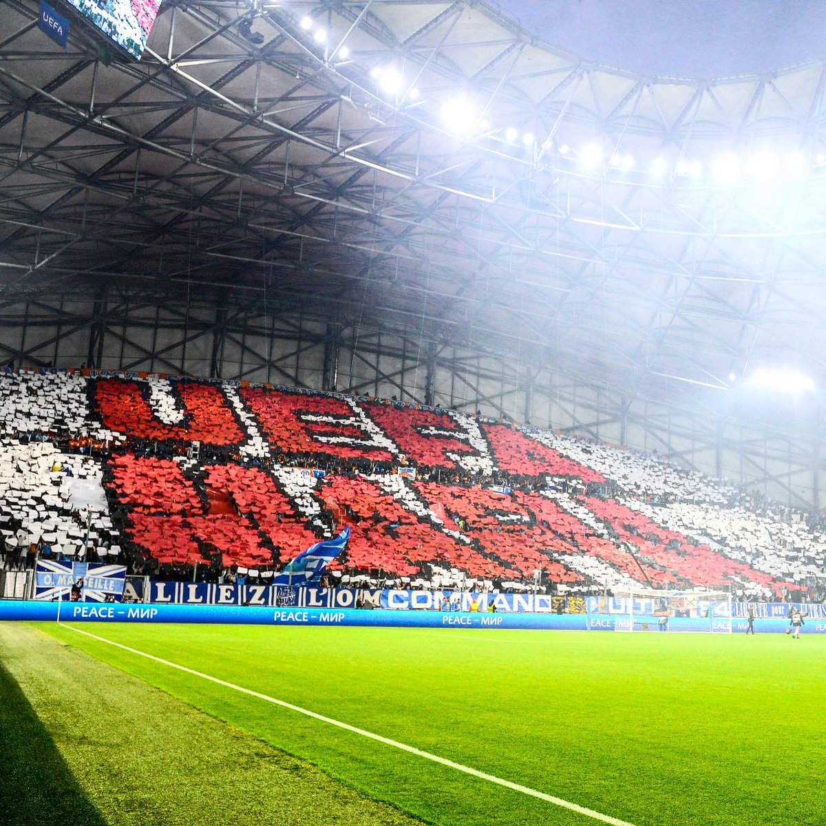 ActuFoot_'s tweet photo. Bienvenue dans l’enfer du Vélodrome. 🔥🌋 https://t.co/a7G7DX1857