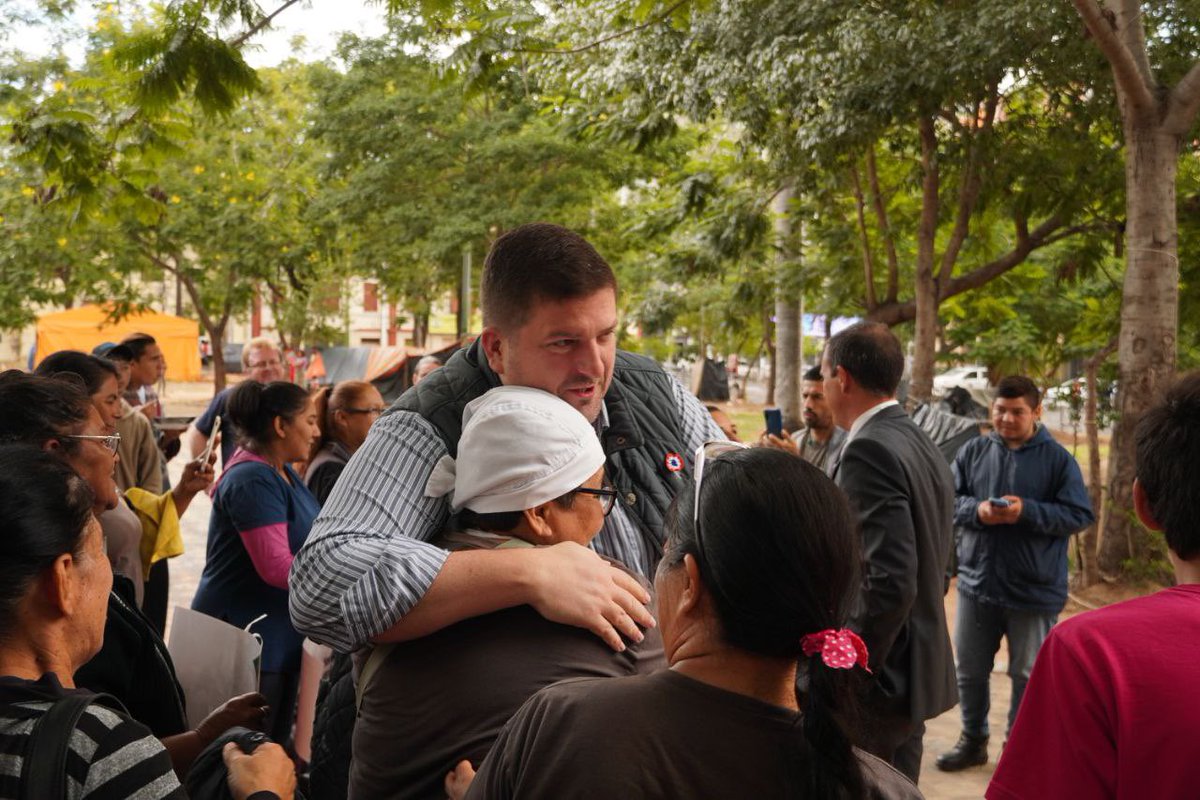 patrick_kemper's tweet photo. Necesitamos contribuir con la seguridad alimentaria de nuestros compatriotas, por eso hoy aprobamos el proyecto de ley de comedores y centros comunitarios 🍽️ 🇵🇾
#LeyDeComedores #ComedoresComunitarios #VamosParaguay #Hagamos #HagamosPy https://t.co/NTmd5LvDxN