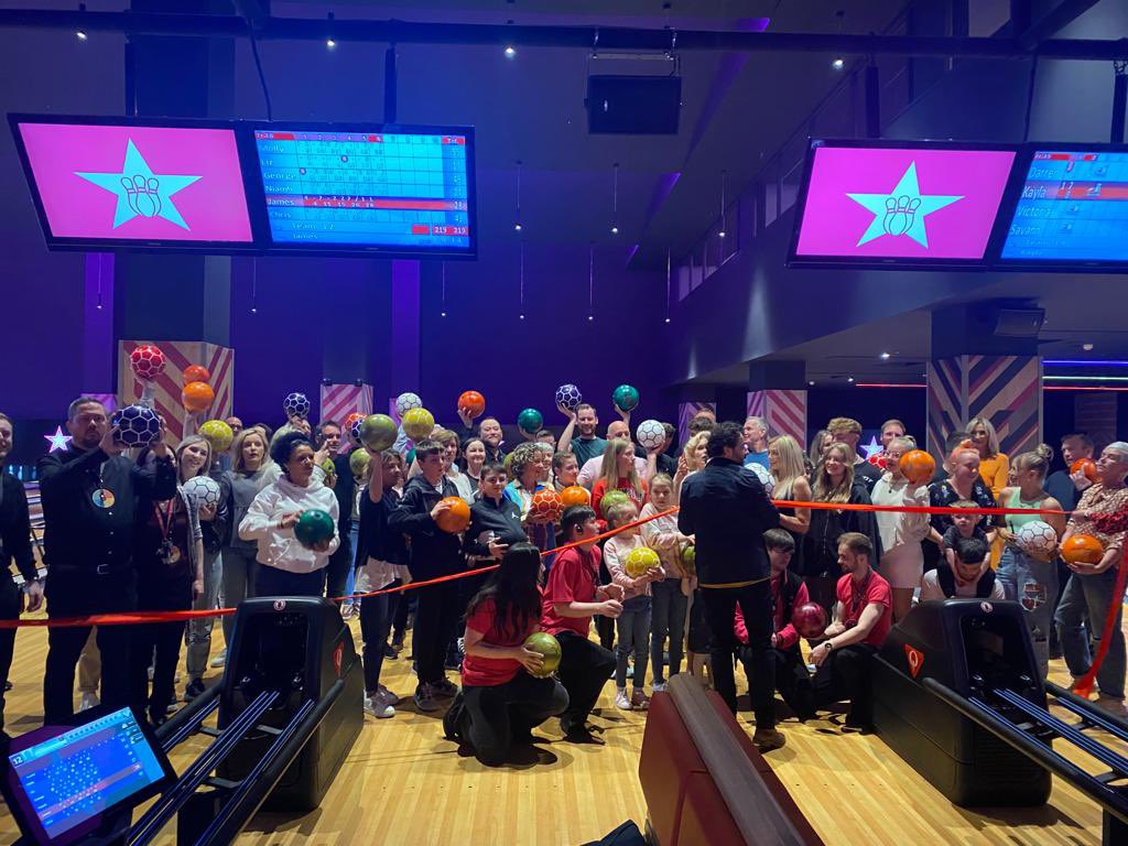keen_lkeen's tweet photo. Awesome VIP night @HollywoodBowlUK Belfast - great customer feedback and a special appearance from Marilyn herself @suziekennedy https://t.co/fhcFRL9wdq