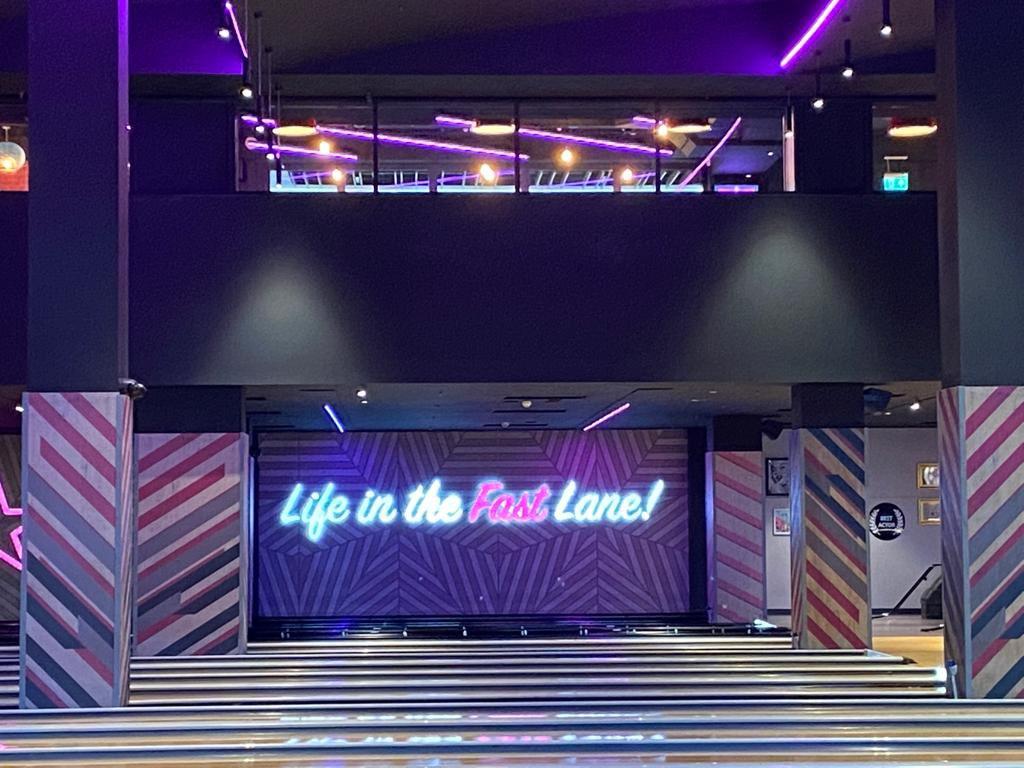 keen_lkeen's tweet photo. Awesome VIP night @HollywoodBowlUK Belfast - great customer feedback and a special appearance from Marilyn herself @suziekennedy https://t.co/fhcFRL9wdq