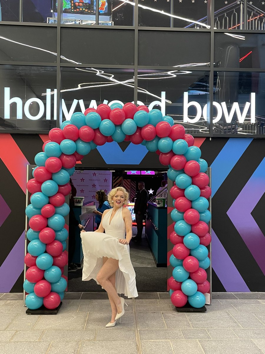 keen_lkeen's tweet photo. Awesome VIP night @HollywoodBowlUK Belfast - great customer feedback and a special appearance from Marilyn herself @suziekennedy https://t.co/fhcFRL9wdq