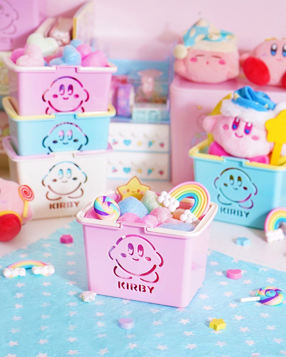 BlippoCom's tweet image. ✨ SNEAK PEEK! ✨ Kirby travels from his home Planet Popstar to help kawaii-fy your desk! 🌟 Sign up to Kawaii Box now &amp;amp; get this Storage Basket in June&apos;s box! 💖👉🏻 kawaiibox.com/subscribe/

#kirby #kirbymerch #kirbystoragebox