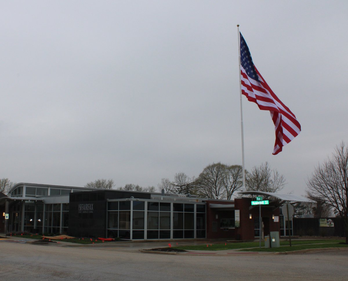 FSS_Bank's tweet photo. Have you seen the majestic flag flying over Fairfax? #WeRemember https://t.co/mxhvqIC3aI