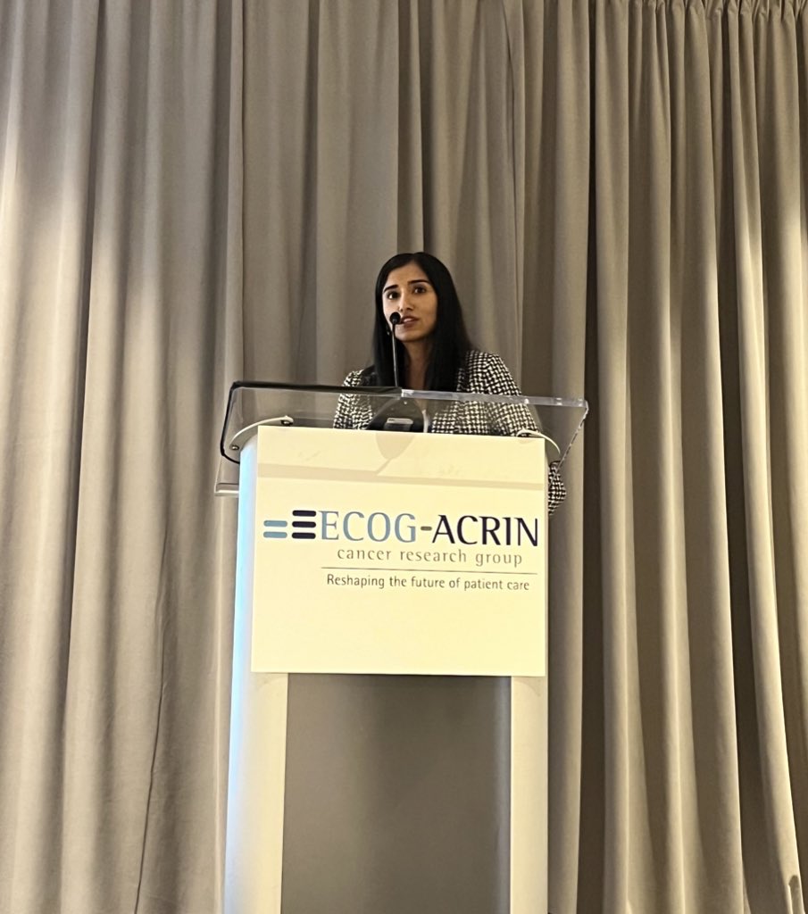 Latinamd's tweet photo. #EAonc You have to recognize a #HeforShe moment when you see one. @SheenaBhallaMD junior faculty @utswcancer presenting on behalf of E4512 Alchemist AlK Co-PIs Dr David Gerber @CoreyLangerMD #lcsm @JulieBrahmer @eaonc #WomeninMedicine https://t.co/wdpZpzXCds