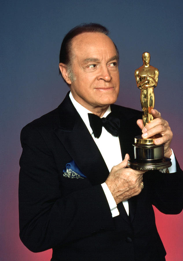 WritComedy's tweet photo. "Welcome to the Academy Awards, or, as it's known at my house, Passover." One of the greatest Bob Hope lines! #BobHope #Oscars #comedian #Comedywriting #ComedyWritingGuru https://t.co/p24cwsaThz
