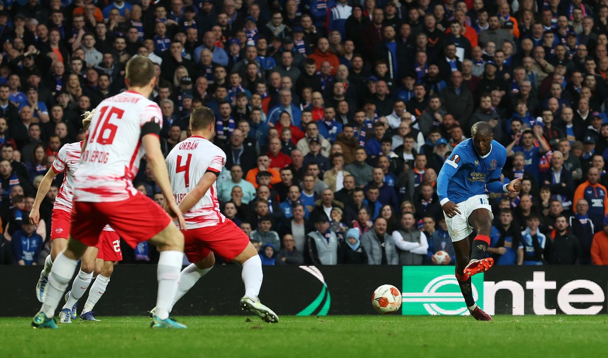 EuropaLeague's tweet photo. 📸 Cool as you like from Kamara! Rangers lead! 

#UEL https://t.co/dNEWH9Uxnn