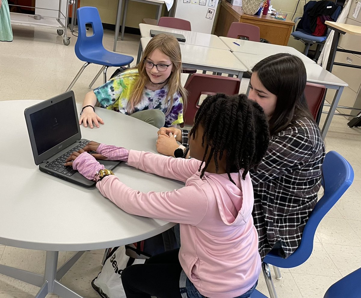 natspratt's tweet photo. So nice to be back collaborating with others! @walzad grade 2’s researching sweet treats with hidden veggies 🥕🥒to make with @ArnpriorDHS grade 10 foods students! Next week we can put our recipes to the test! #partnersinlearning https://t.co/z78rhv4lSG