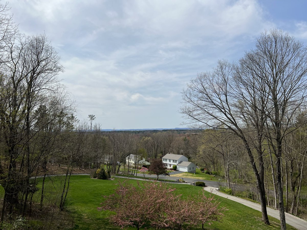 Collinftpmining's tweet photo. The next bobcat! Look at that view to Springfield Massachusetts! This mountain ridge has already given us 3 hotspots in the top 25, one of which, #1 in the world. #sourbeigeferrat #heliummining #helium #crypto #defi #leash #bone #shib #metafabric #metacex #guildfi #colony https://t.co/DEVcnkEEjg