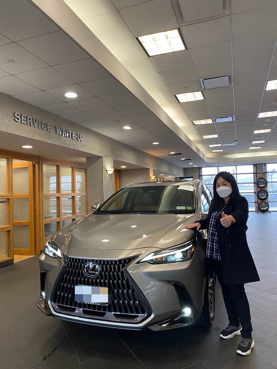 lexusofqueens's tweet photo. Congratulations, Ms. Chew, on your 𝐁𝐑𝐀𝐍𝐃 𝐍𝐄𝐖 2022 #LexusNX350h! (Delivered by: Brian Zhang) #LexusofQueens #LongIslandCity #Queens #Lexus #LexusNX #Hybrid #AtomicSilver #PalominoNuLuxeInterior #LuxuryCars #FastCars #ExperienceAmazing https://t.co/crC6IizD3a